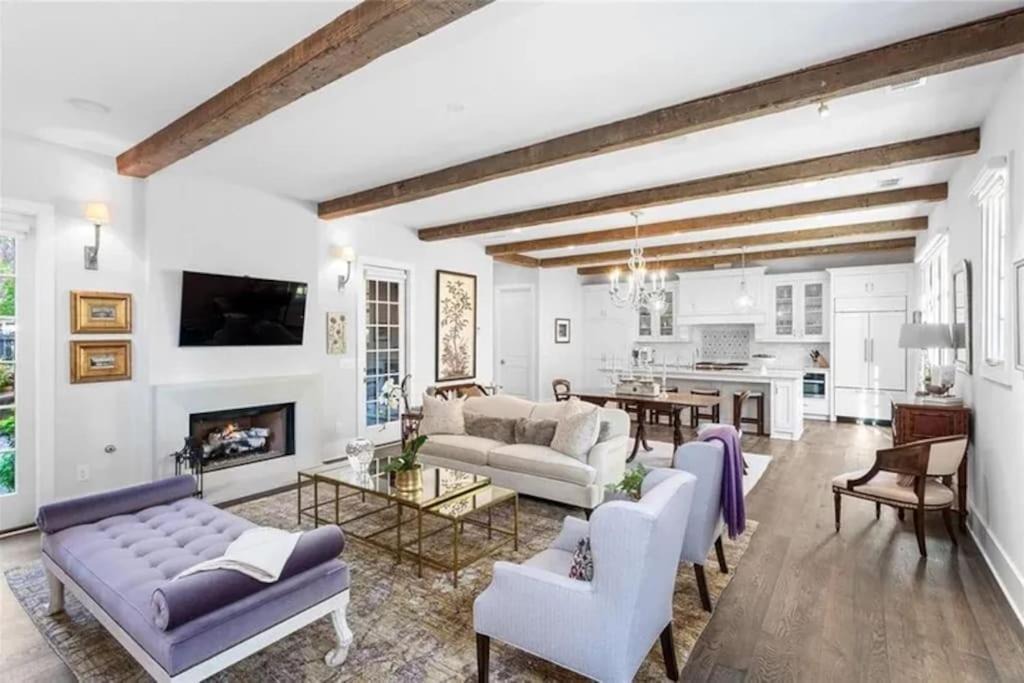 Photo of Livingroom in Chattahoochee Hills