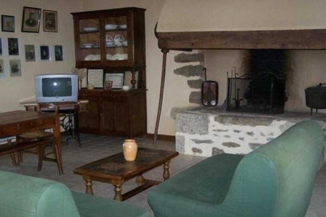 Photo of Livingroom in Moulins-le-Carbonnel