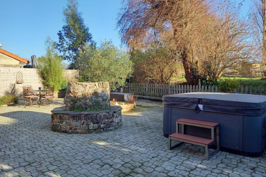 Photo of Others in Surville