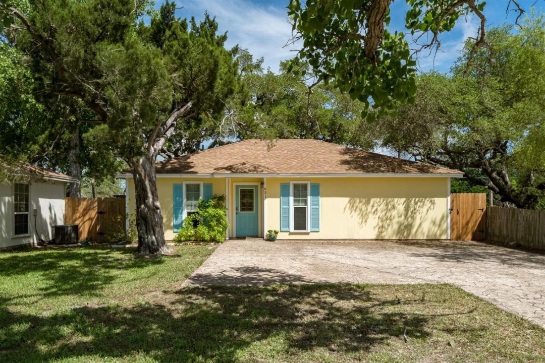 Photo of Buildings in Aransas Pass
