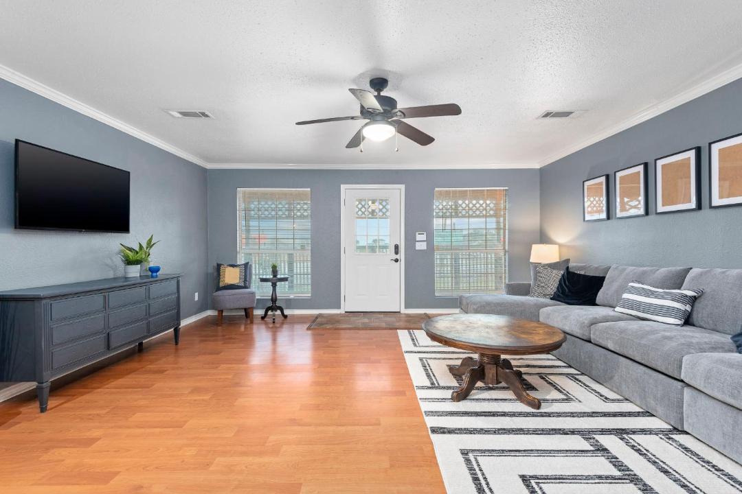 Photo of Livingroom in Bacliff