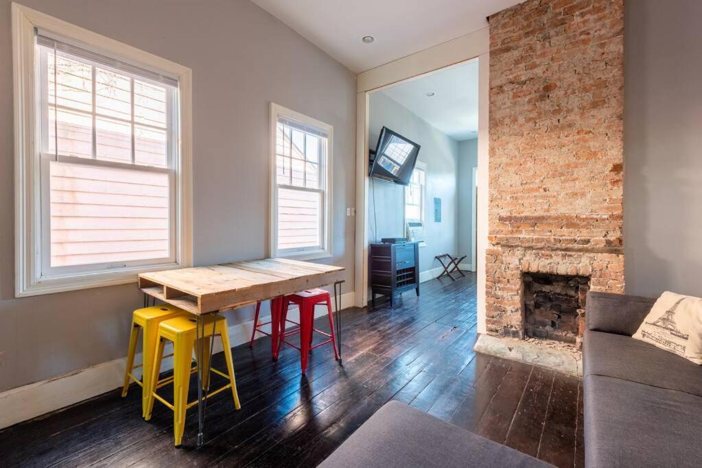 Photo of Livingroom in South 7th Ward