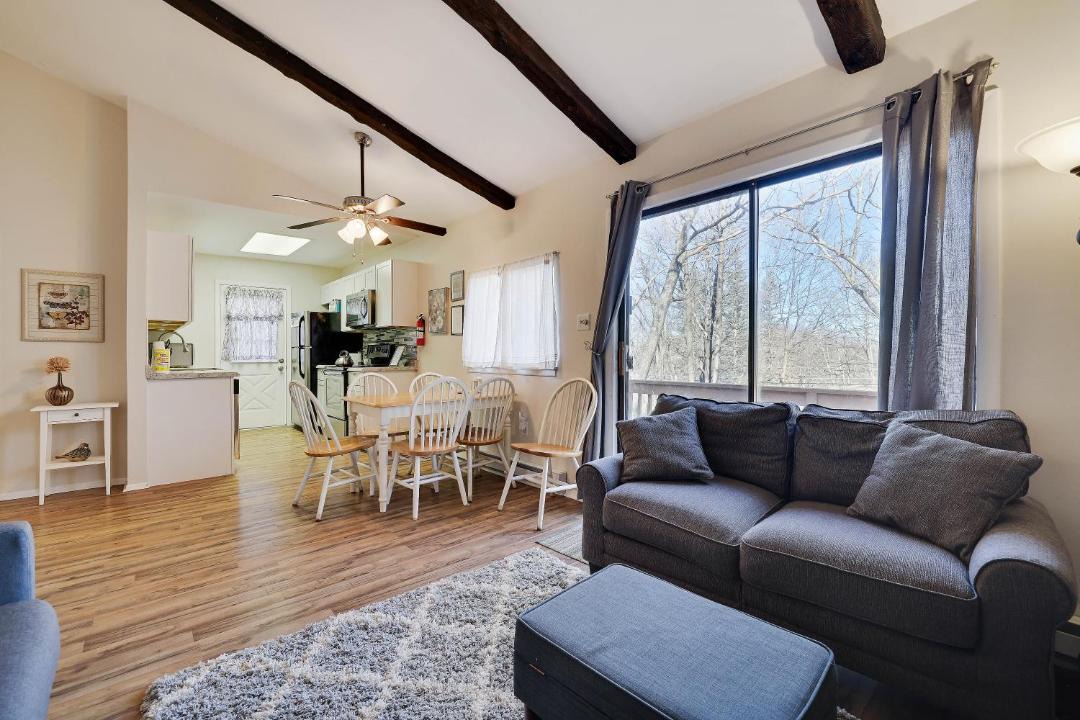 Photo of Livingroom in Briar Crest Woods