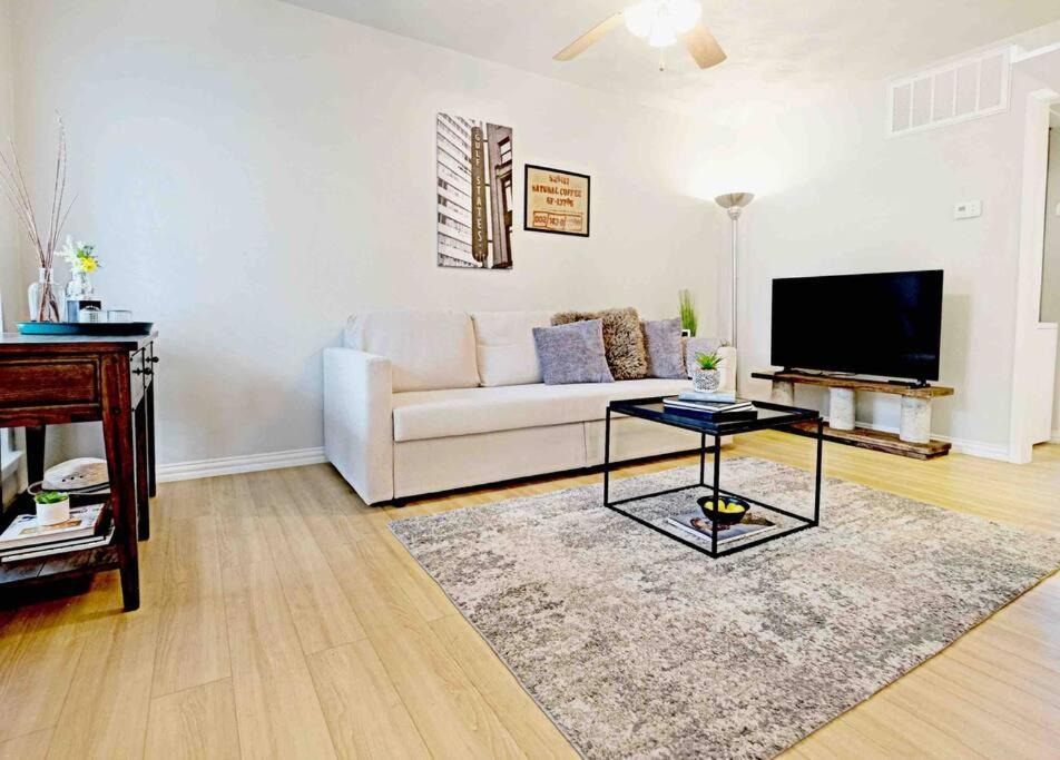 Photo of Livingroom in Old East Dallas