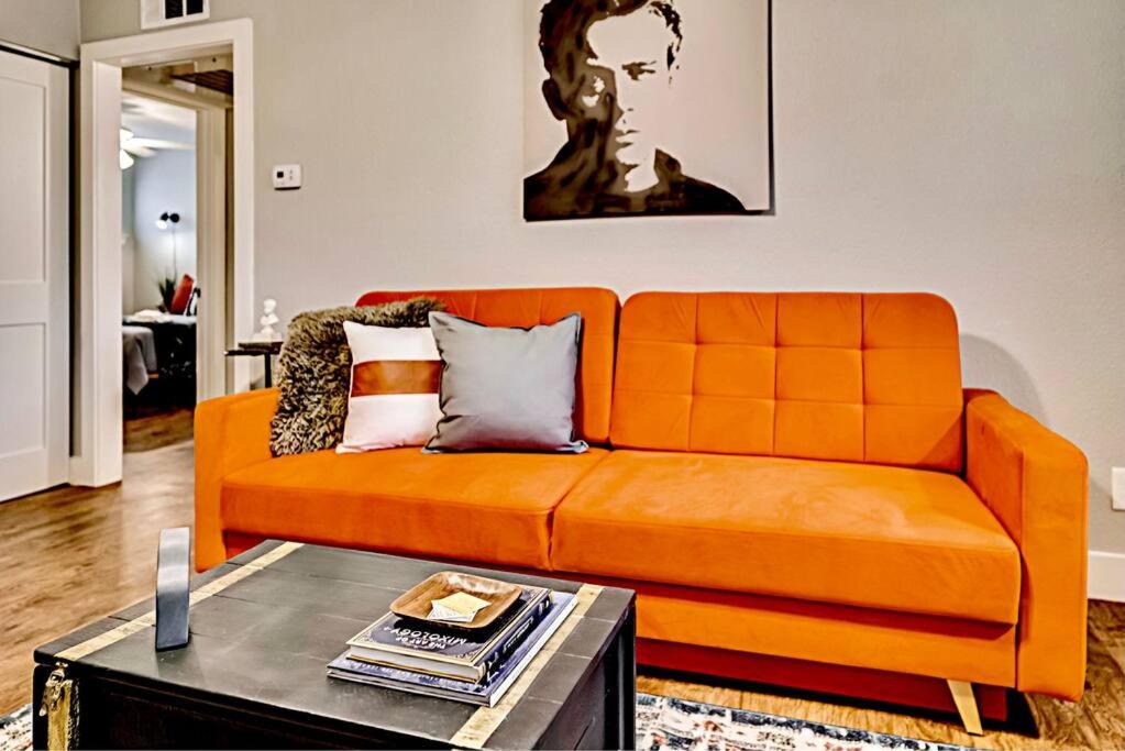 Photo of Livingroom in Old East Dallas