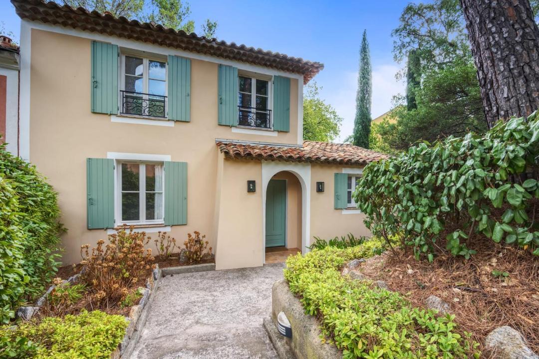 Photo of Buildings in Les Restanques