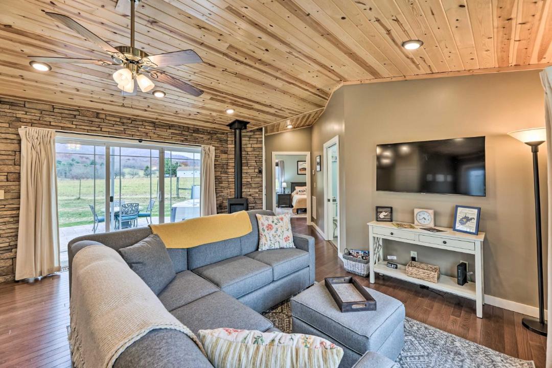 Photo of Livingroom in Edray