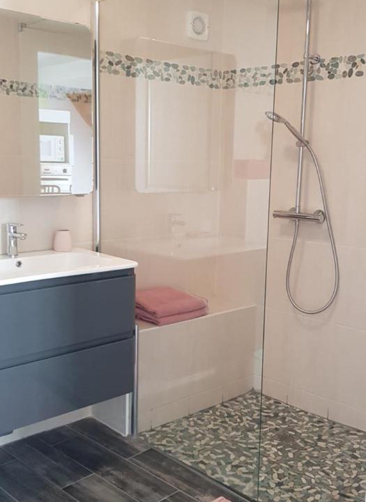 Photo of Others in Port-Mort