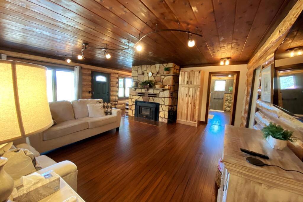 Photo of Livingroom in Shady Cove