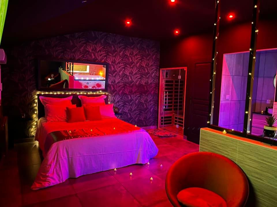 Photo of Bedroom in Saint-Genest-Lerpt