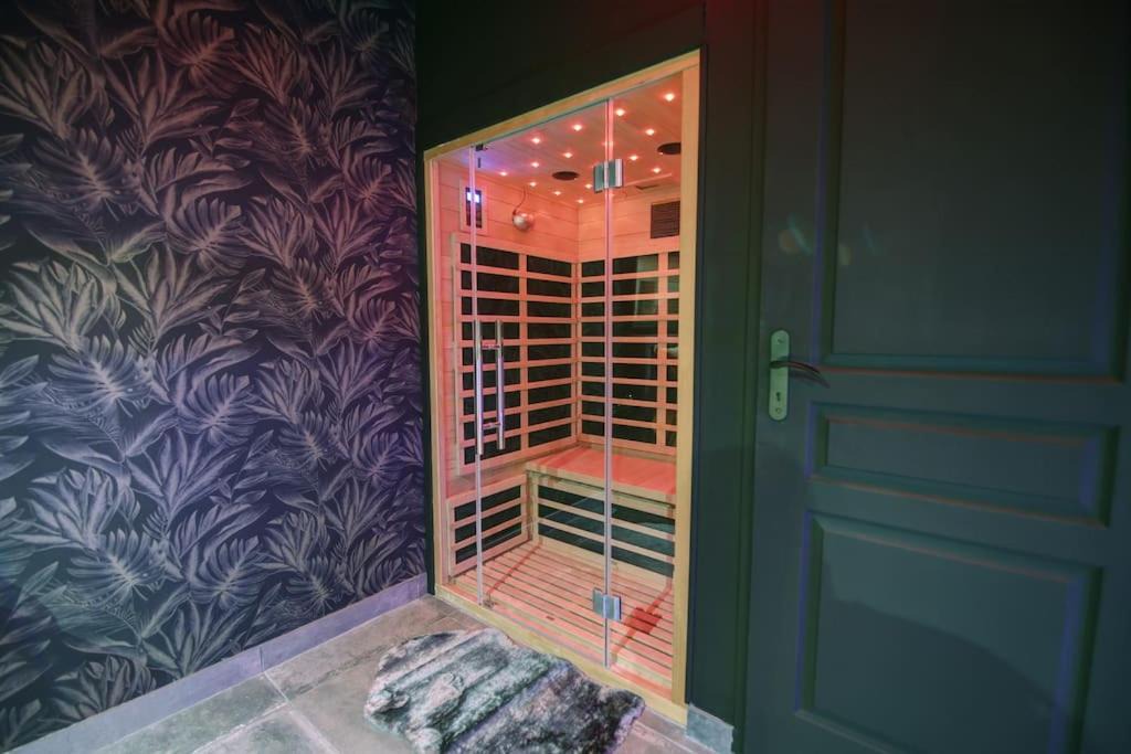 Photo of Bedroom in Saint-Genest-Lerpt