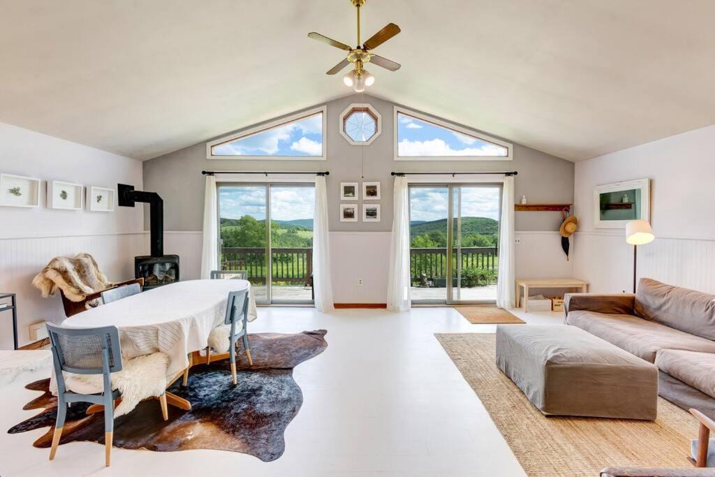 Photo of Others in De Lancey