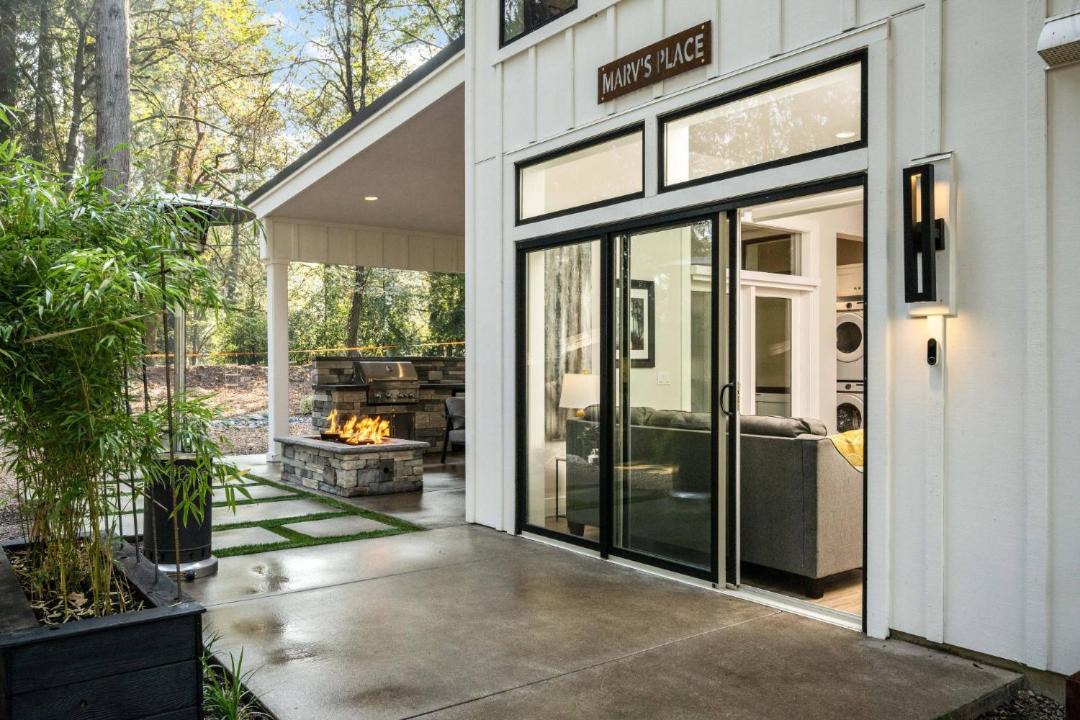 Photo of Buildings in Stafford - Tualatin Valley