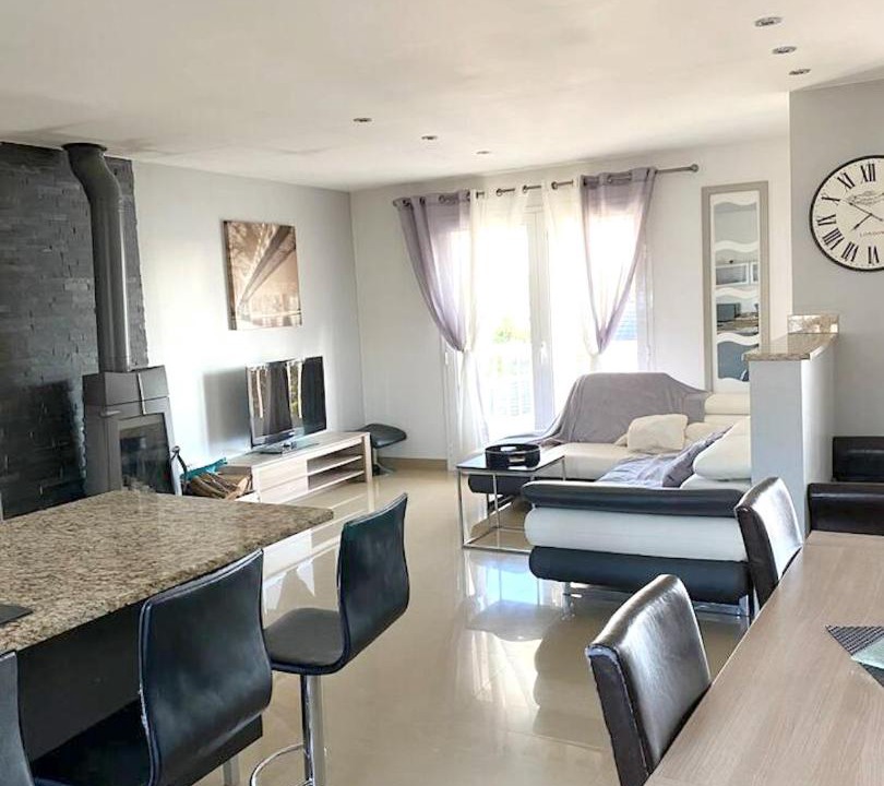 Photo of Livingroom in Checy