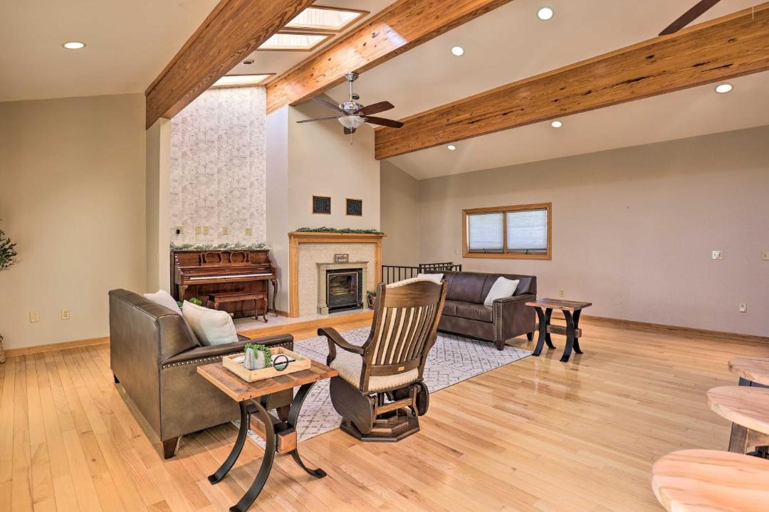 Photo of Livingroom in Town of Varick