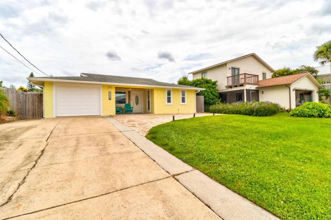Photo of Buildings in Wilbur-By-The-Sea