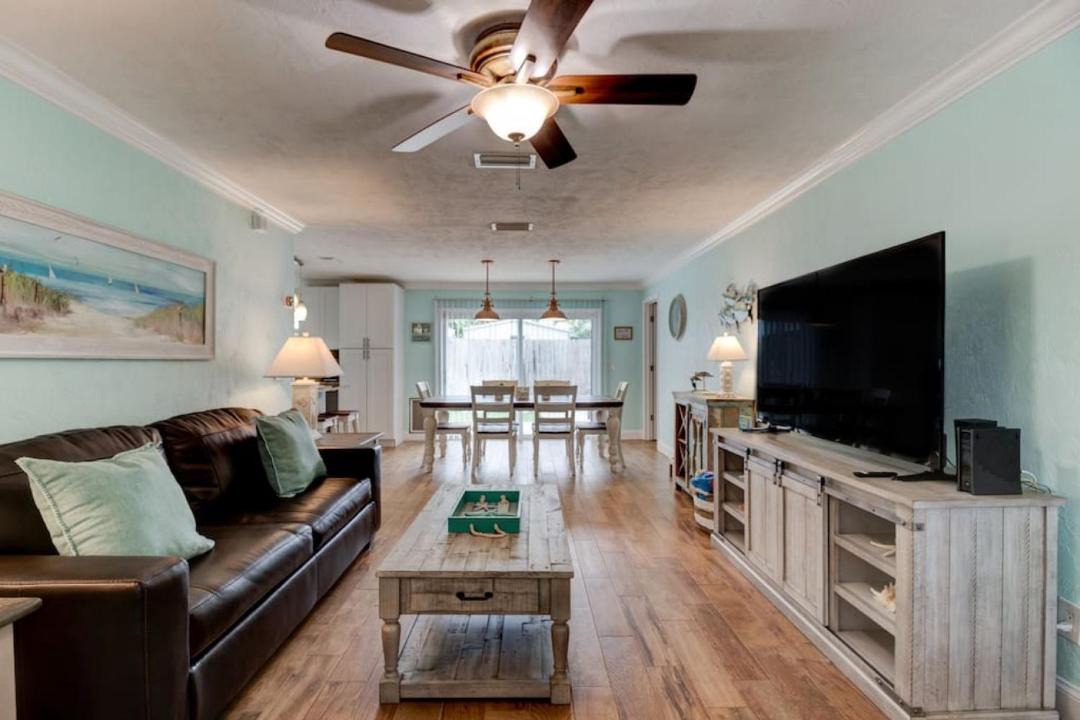 Photo of Livingroom in Wilbur-By-The-Sea