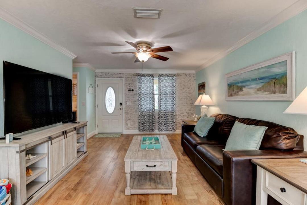 Photo of Livingroom in Wilbur-By-The-Sea