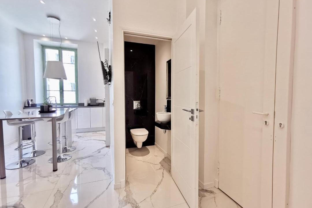 Photo of Bathroom in Carre d'Or