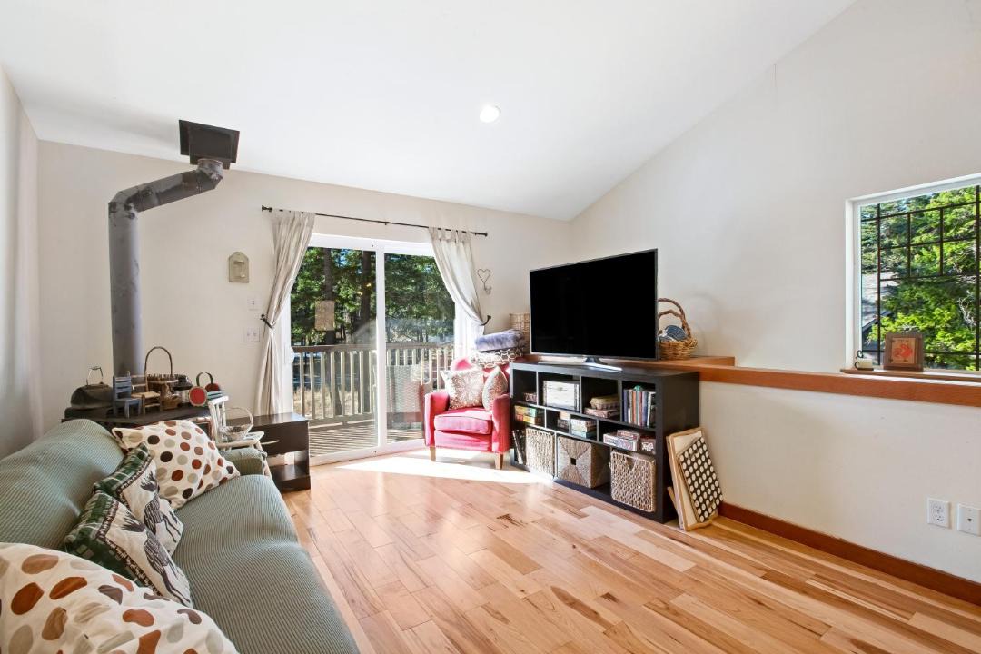 Photo of Livingroom in Ronald