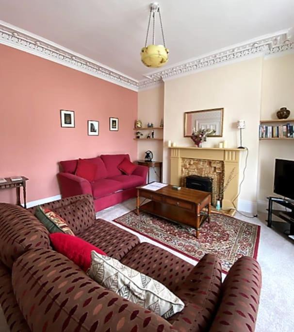 Photo of Livingroom in Saint John's Town of Dalry
