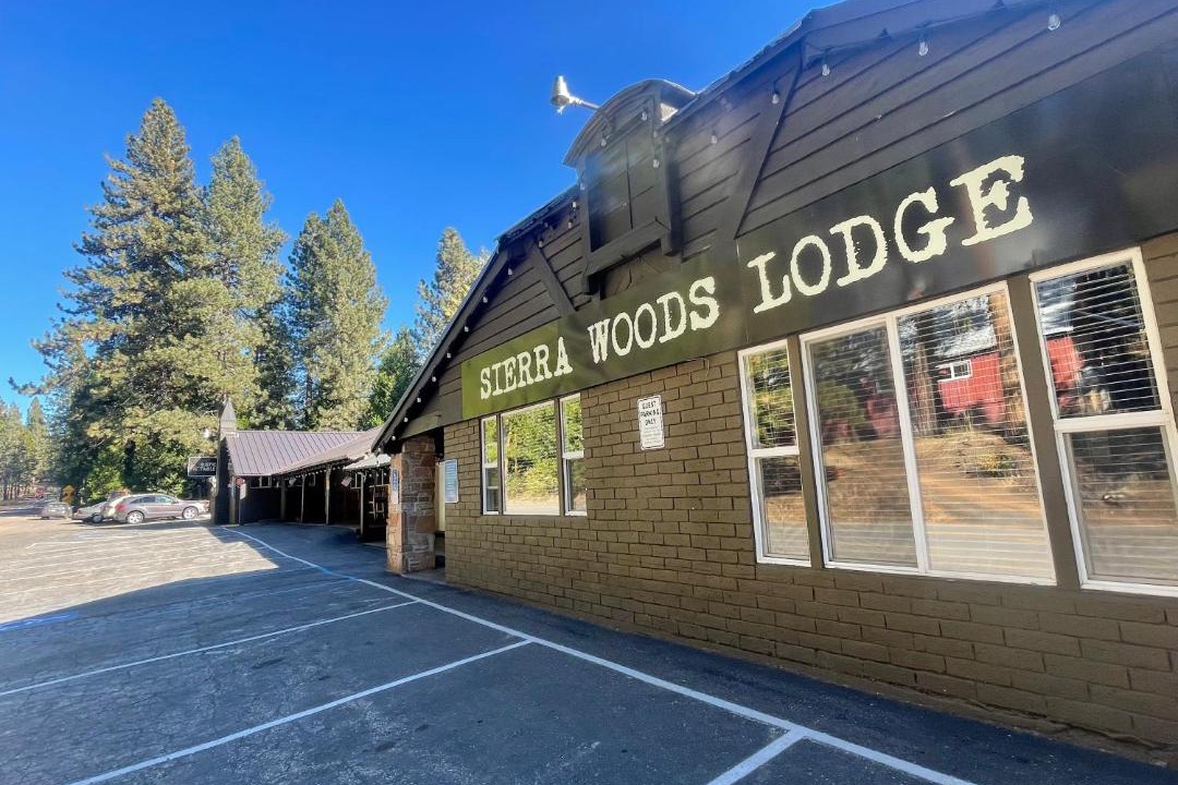 Photo of Buildings in Emigrant Gap