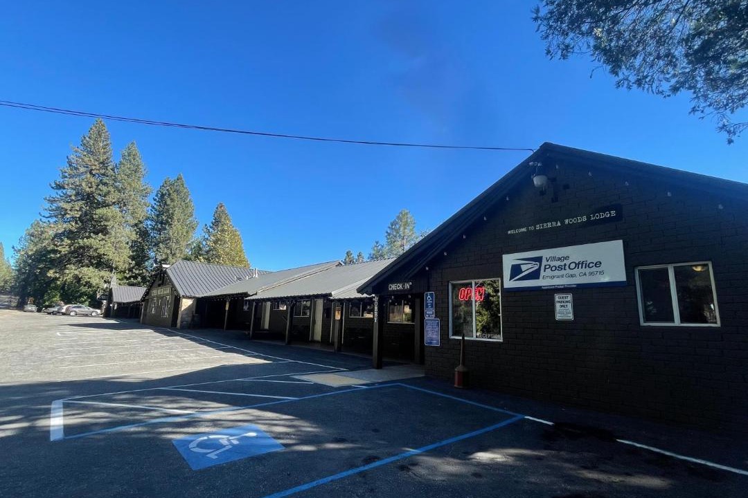 Photo of Buildings in Emigrant Gap