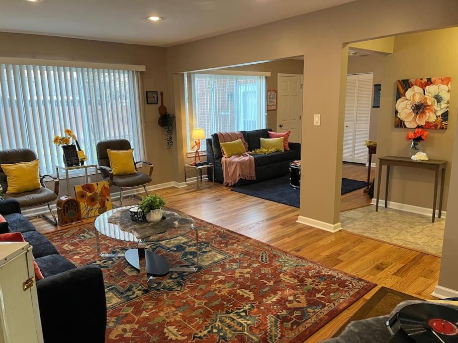 Photo of Livingroom in Clinton Township