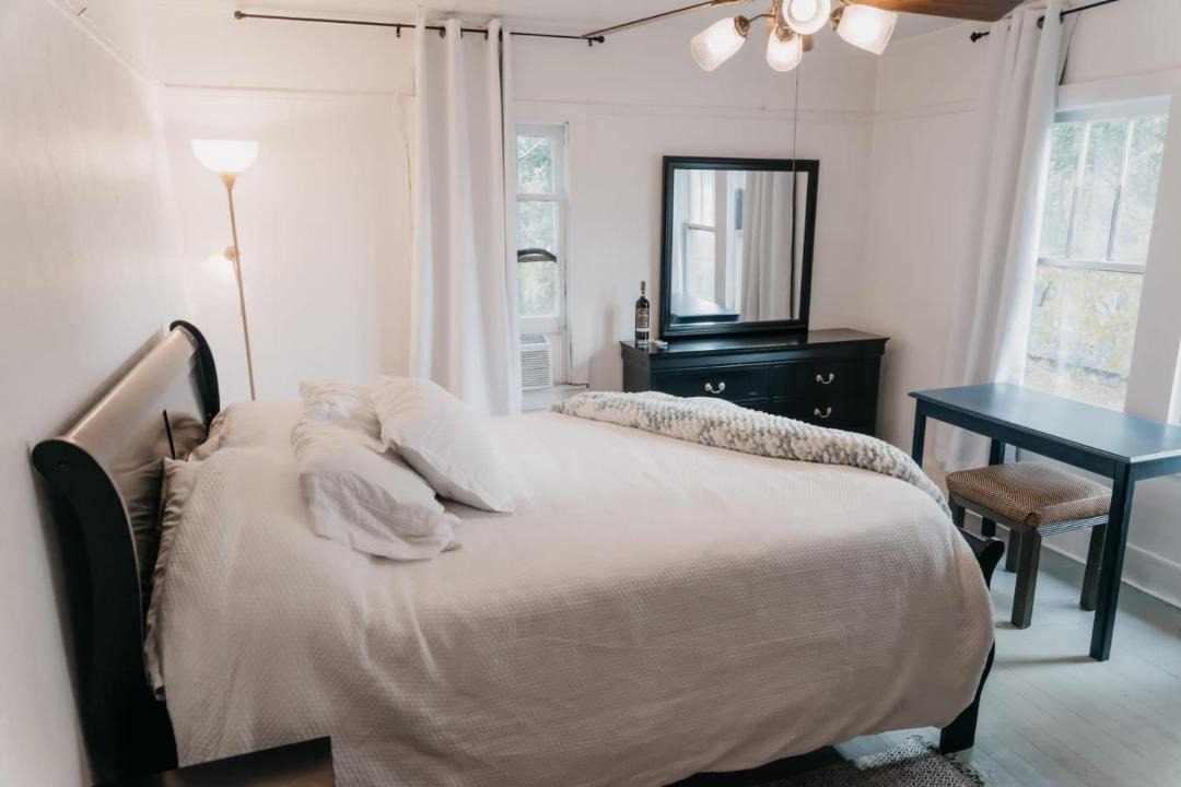 Photo of Bedroom in Freetown - Port Rico