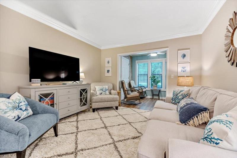 Photo of Others in Saint Simons Heights