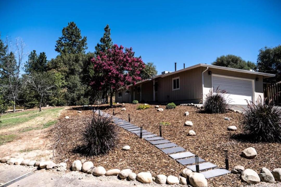 Photo of Buildings in Diamond Springs