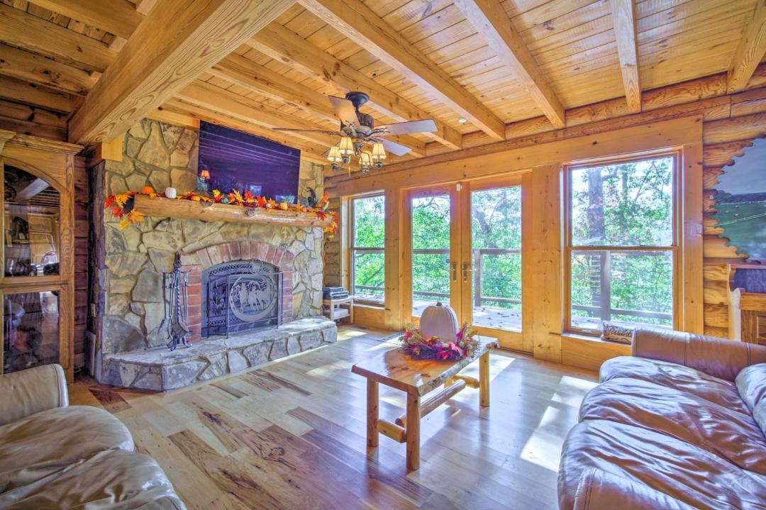 Photo of Livingroom in Calhoun