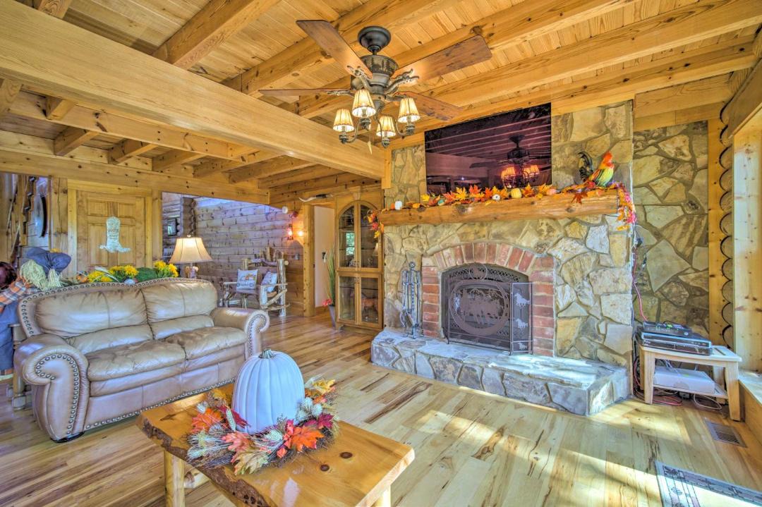 Photo of Livingroom in Calhoun