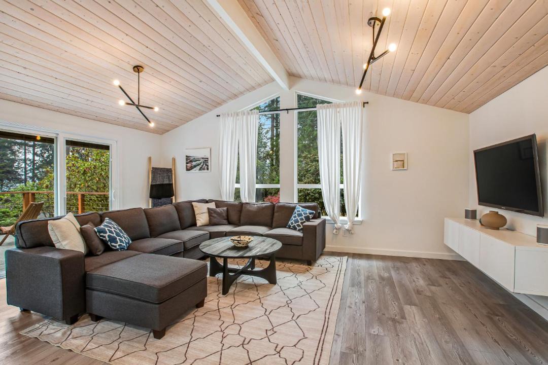 Photo of Livingroom in Anderson Island