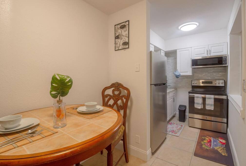 Photo of Livingroom in Oakland Park