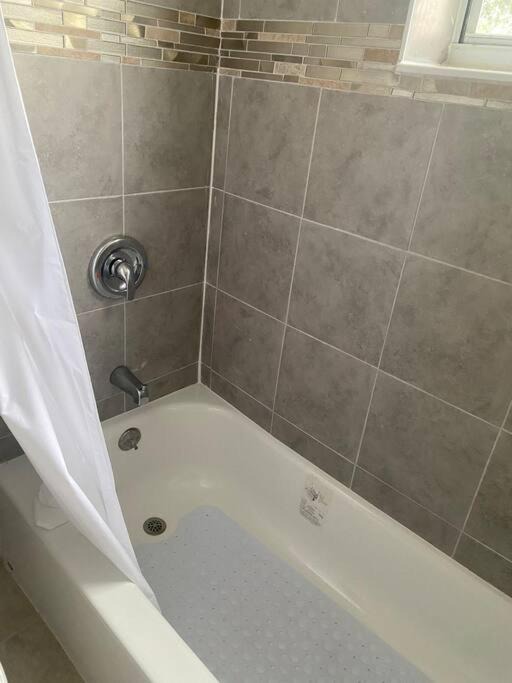 Photo of Bathroom in Oakland Park