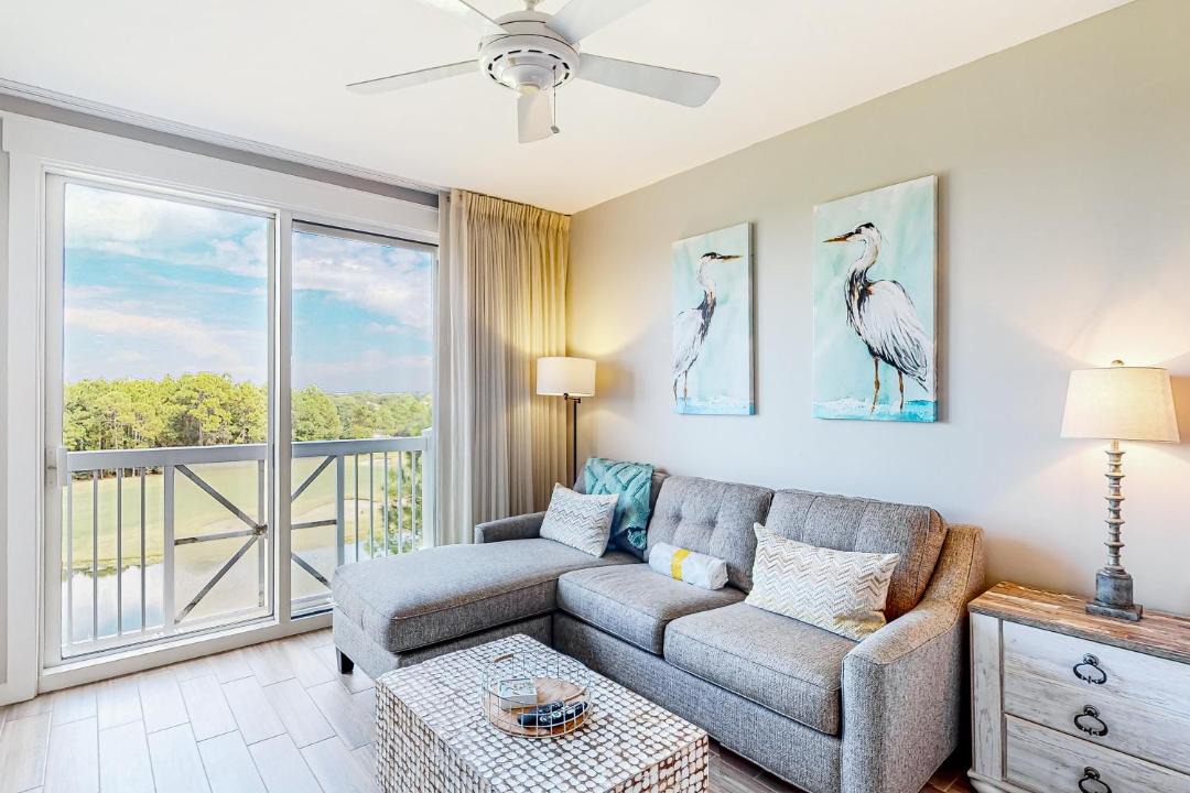 Photo of Livingroom in Baytowne Wharf