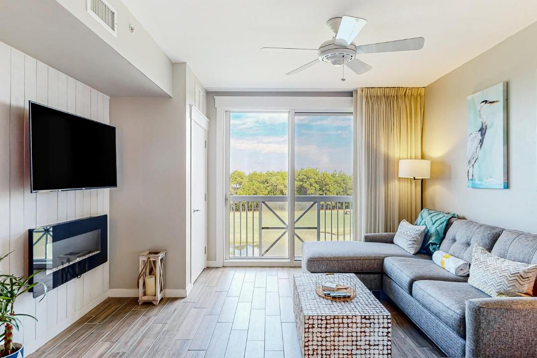 Photo of Livingroom in Baytowne Wharf