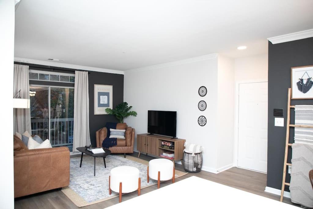 Photo of Livingroom in Jefferson Manor