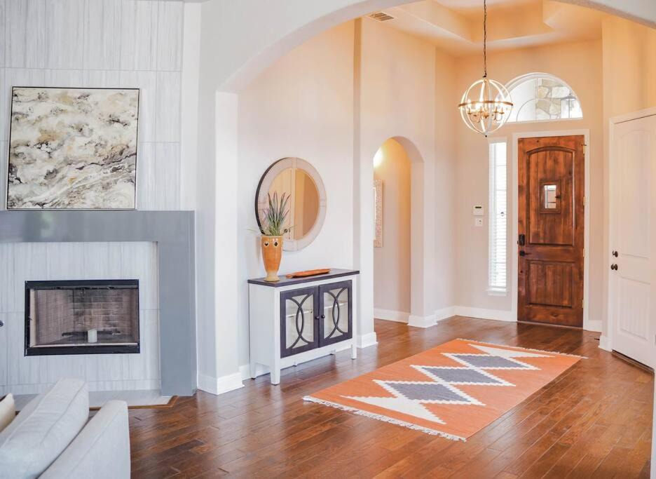Photo of Livingroom in Helotes