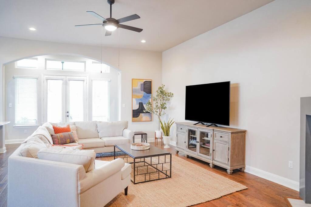 Photo of Livingroom in Helotes