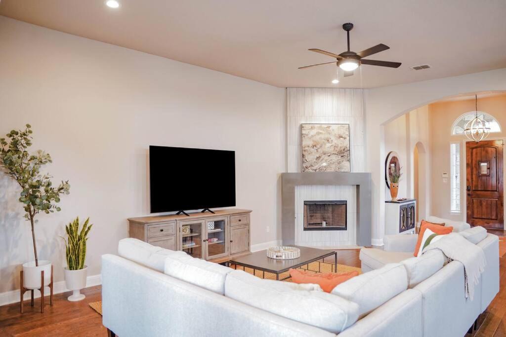 Photo of Livingroom in Helotes