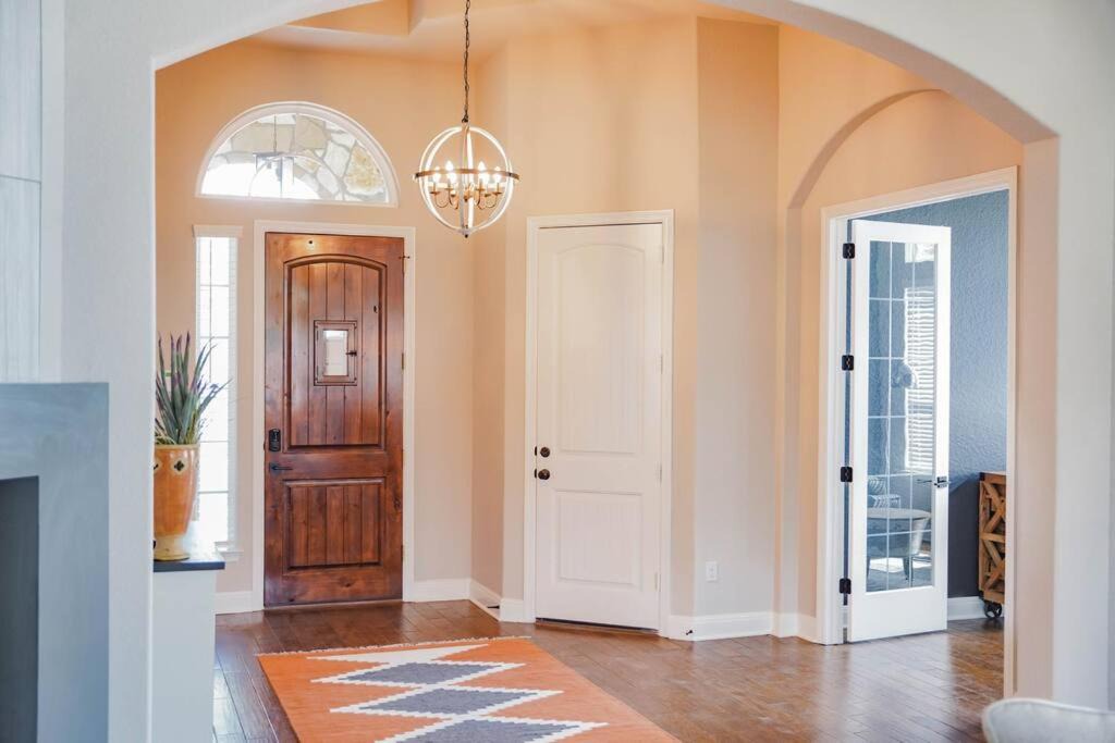 Photo of Livingroom in Helotes