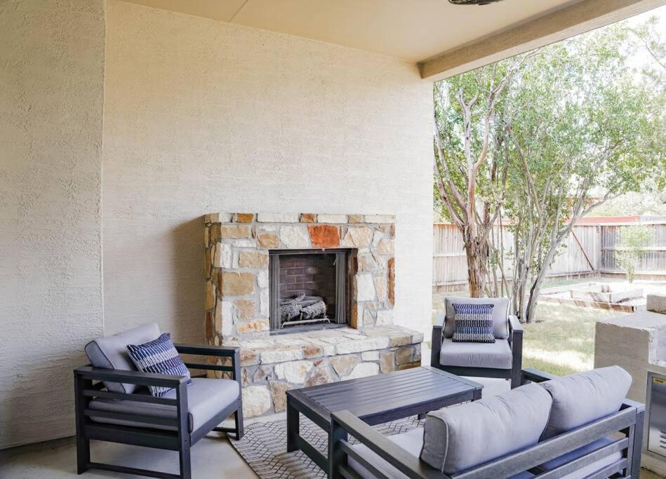 Photo of Livingroom in Helotes