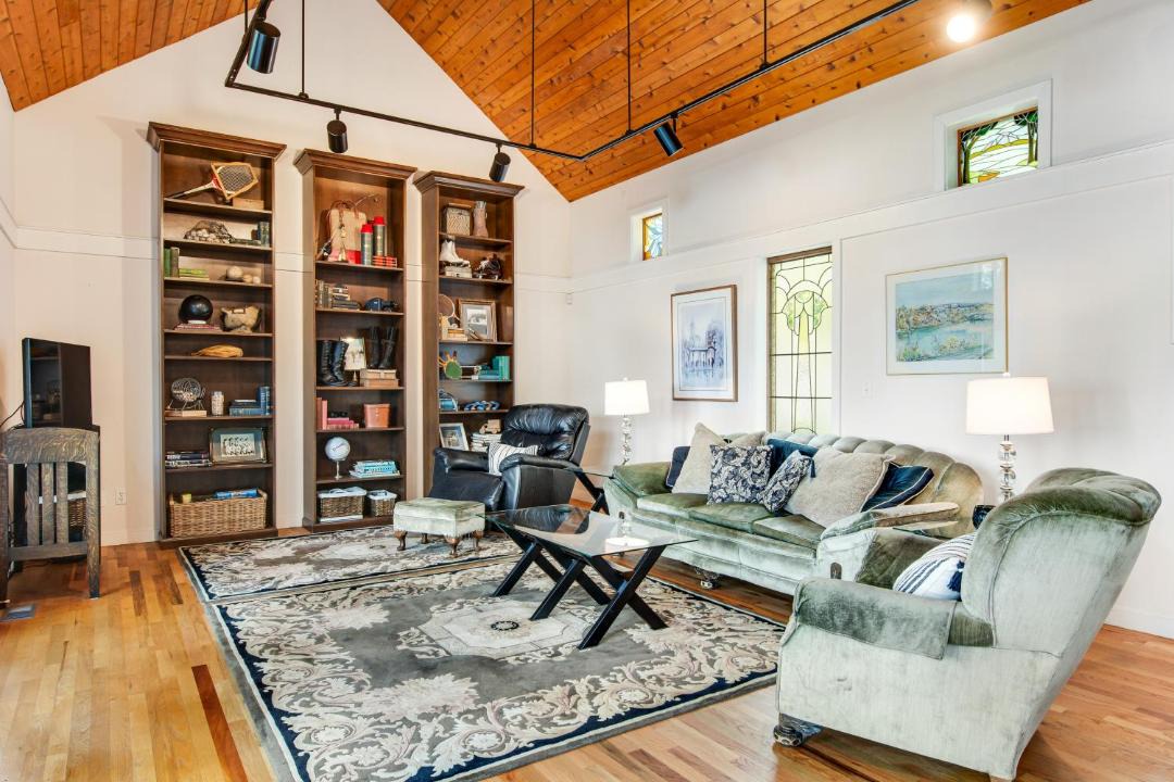 Photo of Livingroom in Tillicum