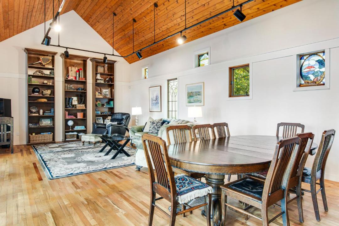 Photo of Livingroom in Tillicum