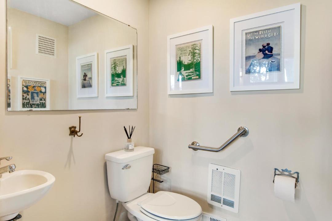 Photo of Bathroom in Tillicum