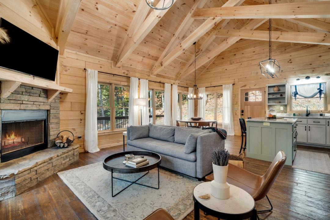Photo of Livingroom in Cherry Log