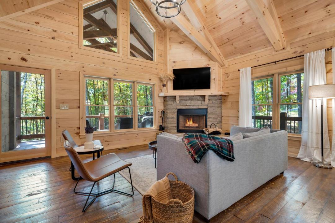 Photo of Livingroom in Cherry Log