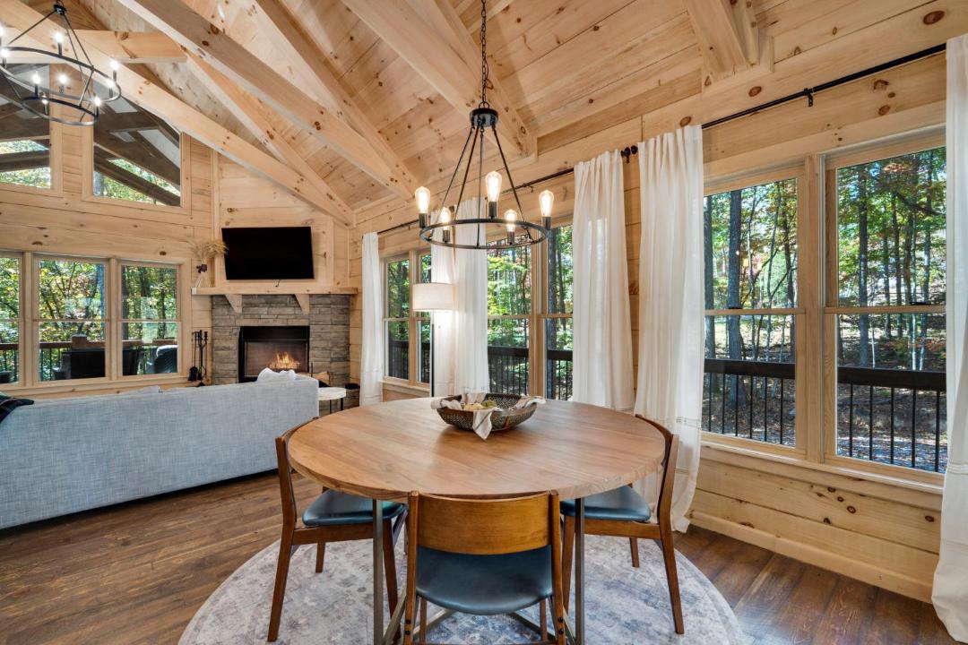 Photo of Livingroom in Cherry Log